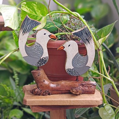 Chinhhari Madai White grey bird garden decor