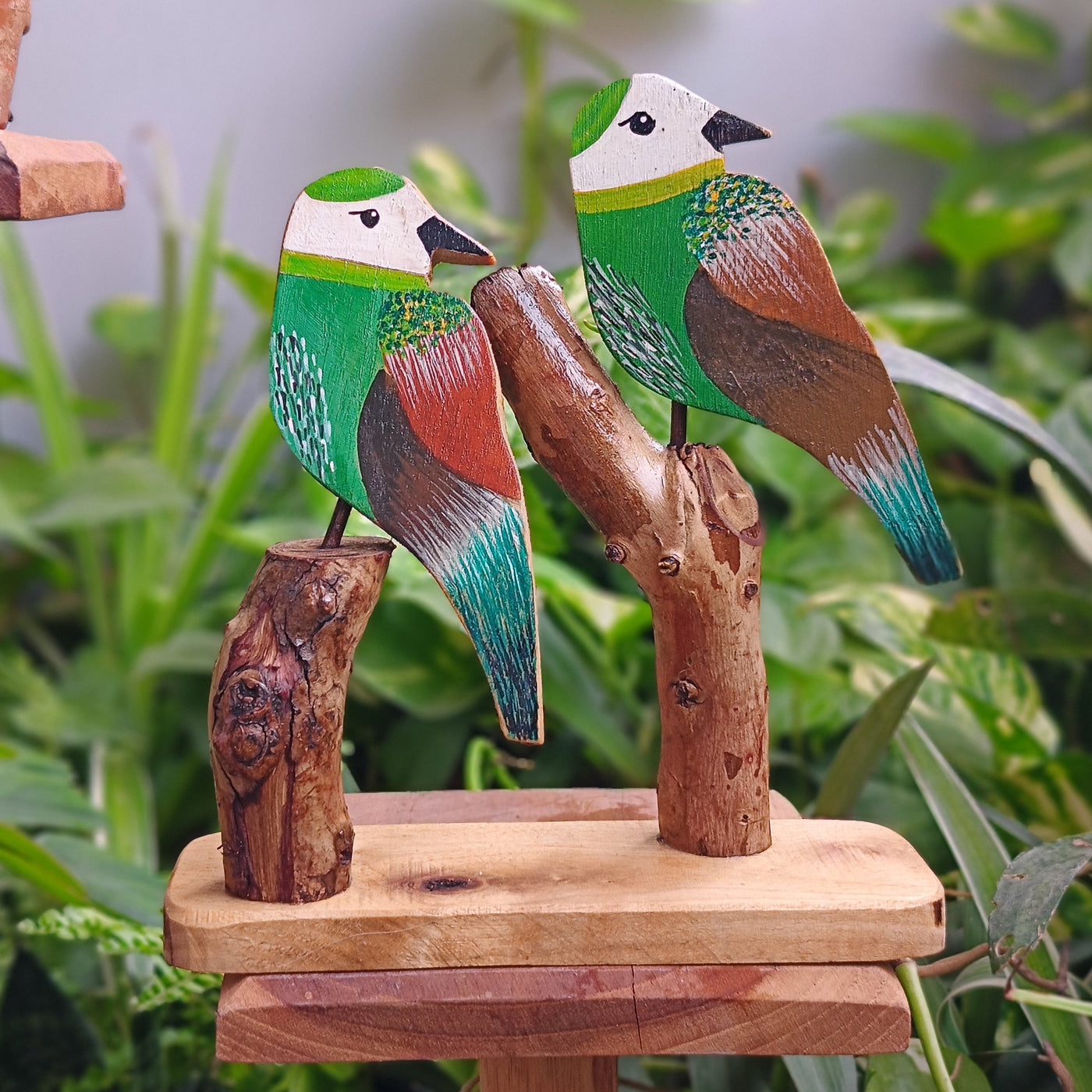 Chinhhari Madai green bird garden decor