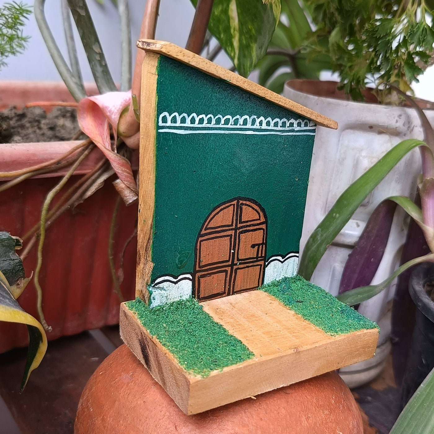 Chinhhari Madai dark green house garden decor