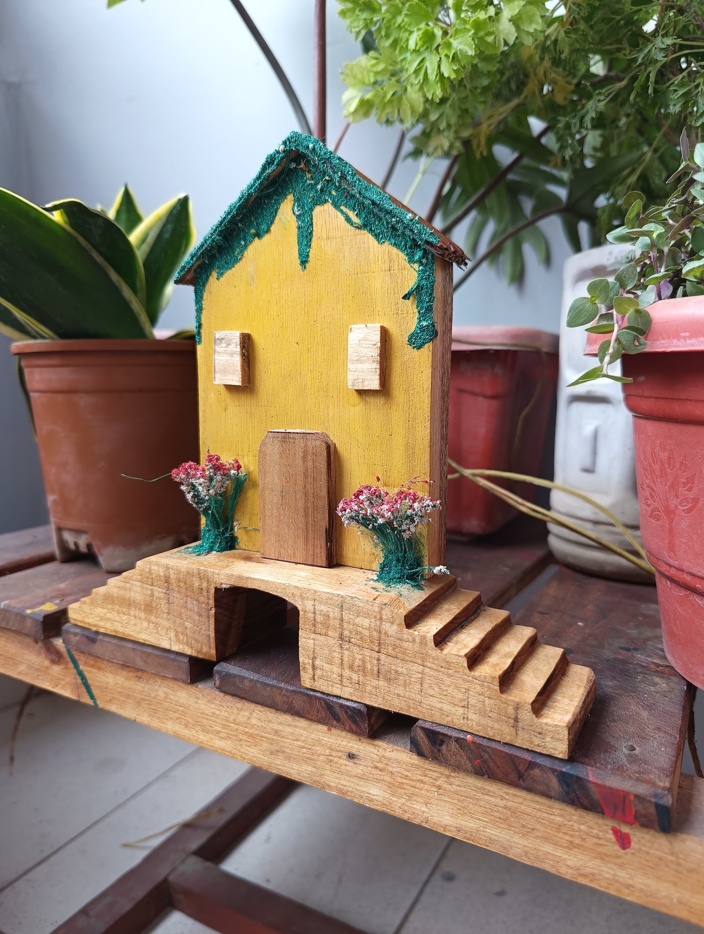 Chinhhari Madai yellow house garden decor