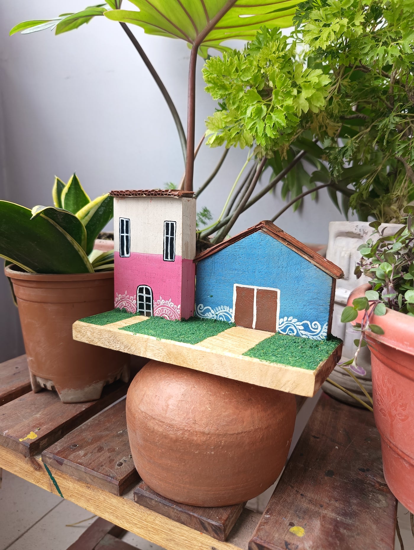 Chinhhari Madai two house blue and white pink garden decor