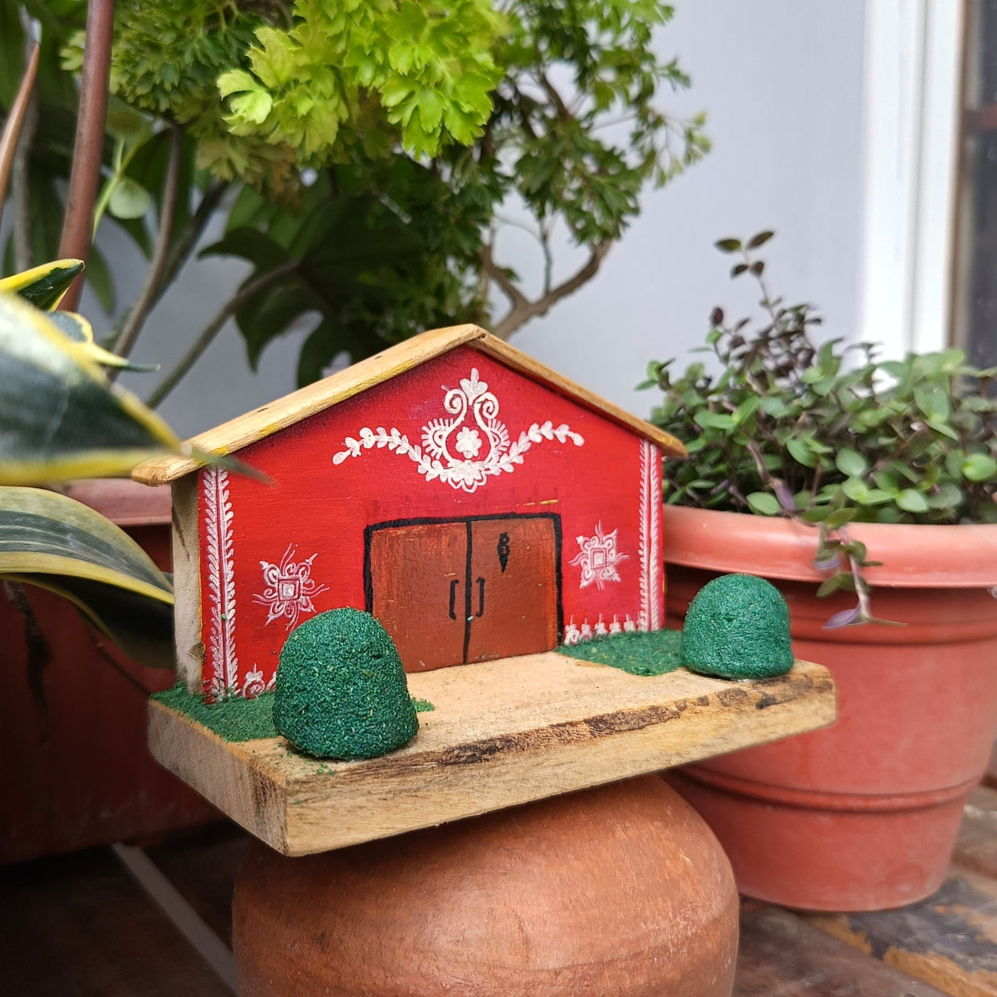 Chinhhari Madai red house garden decor