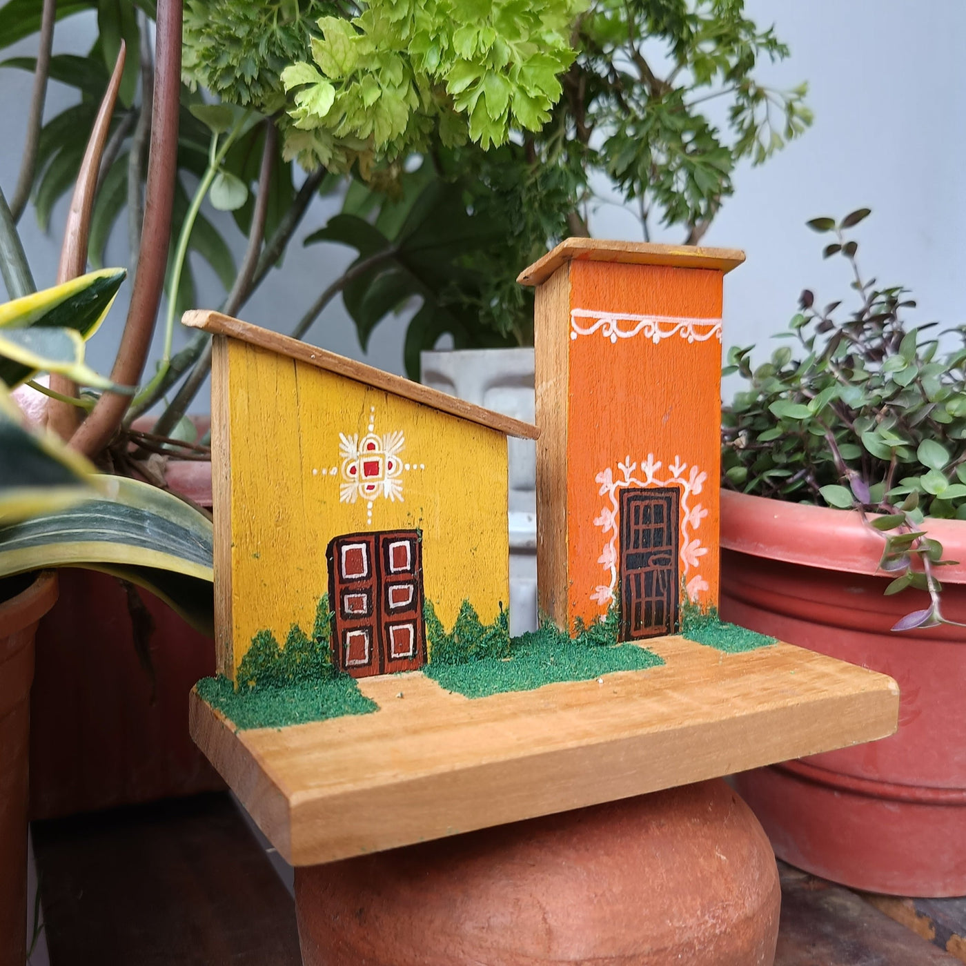 Chinhhari Madai yellow orange house garden decor