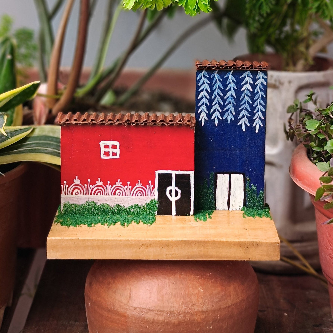 Chinhhari Madai red blue house garden decor