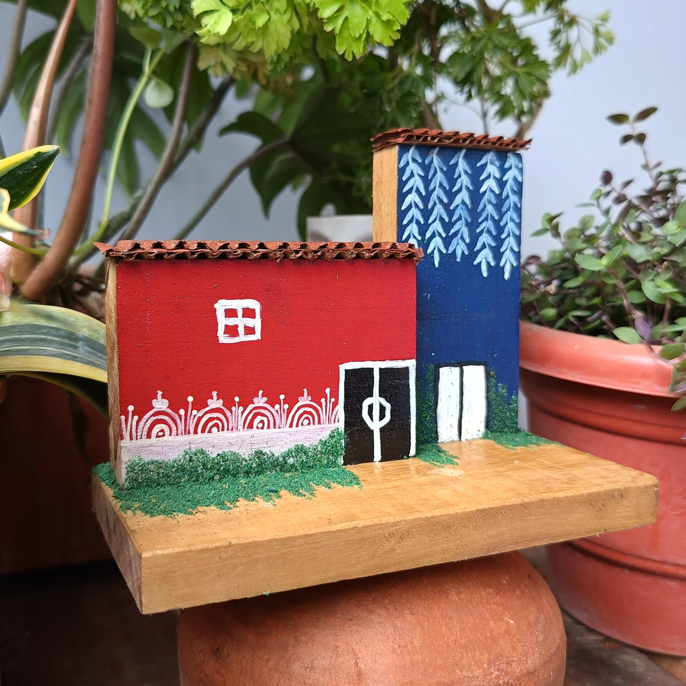 Chinhhari Madai red blue house garden decor