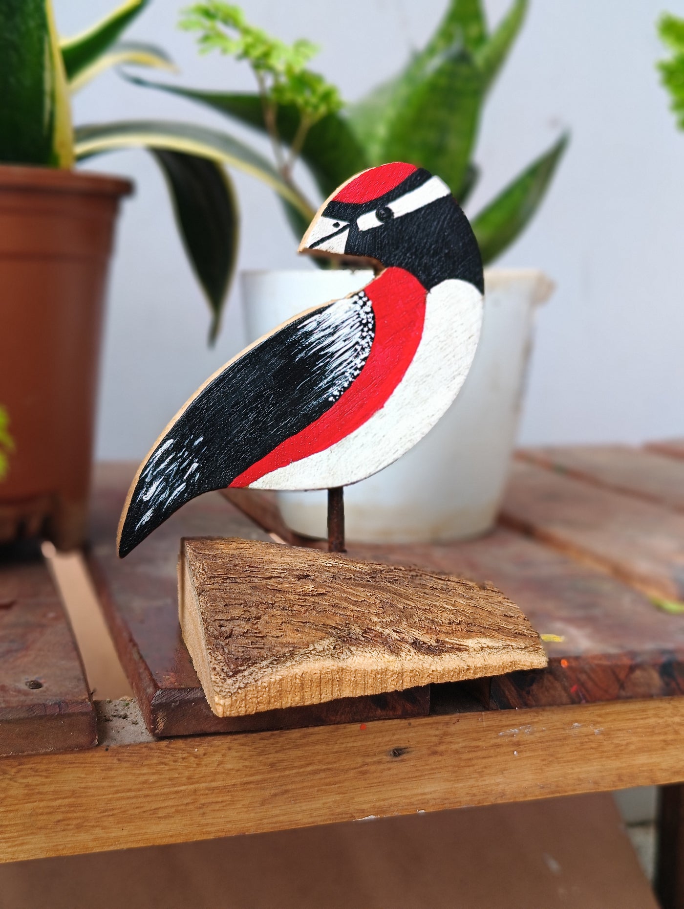 Chinhhari Madai red black bird garden decor