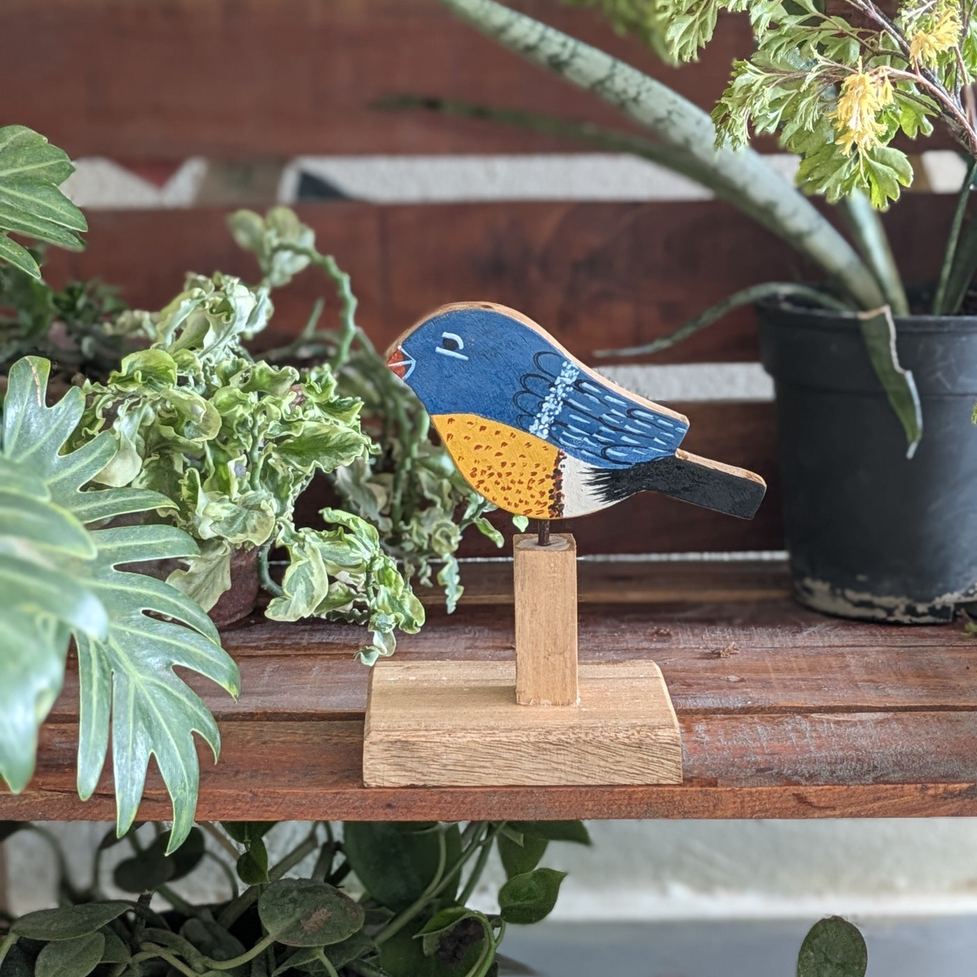 Chinhhari Madai blue and yellow bird garden decor