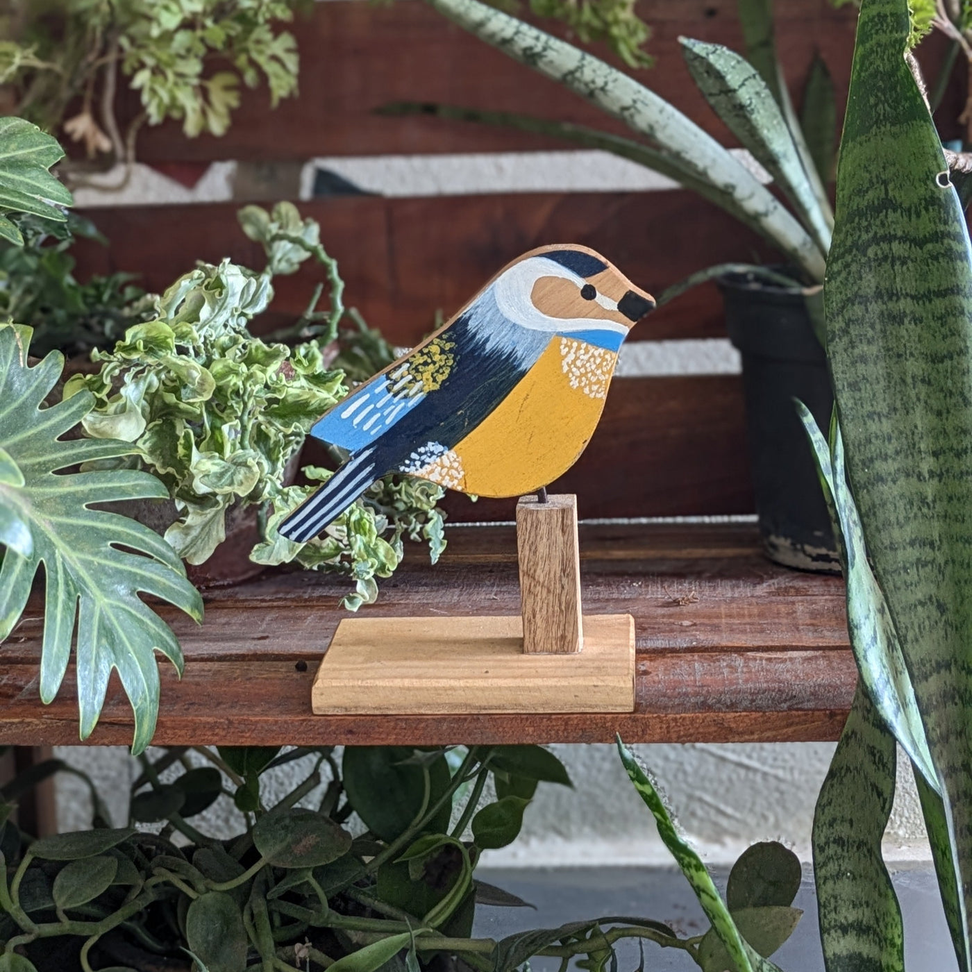 Chinhhari Madai blue yellow and white bird garden decor