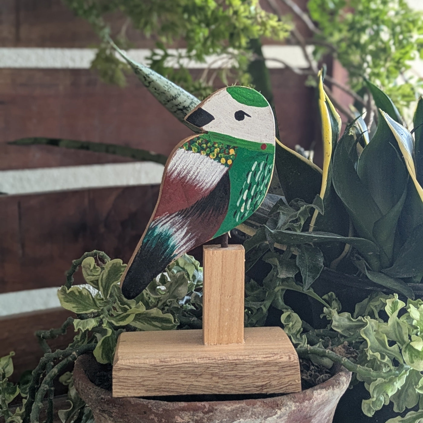 Chinhhari Madai white and green bird garden decor
