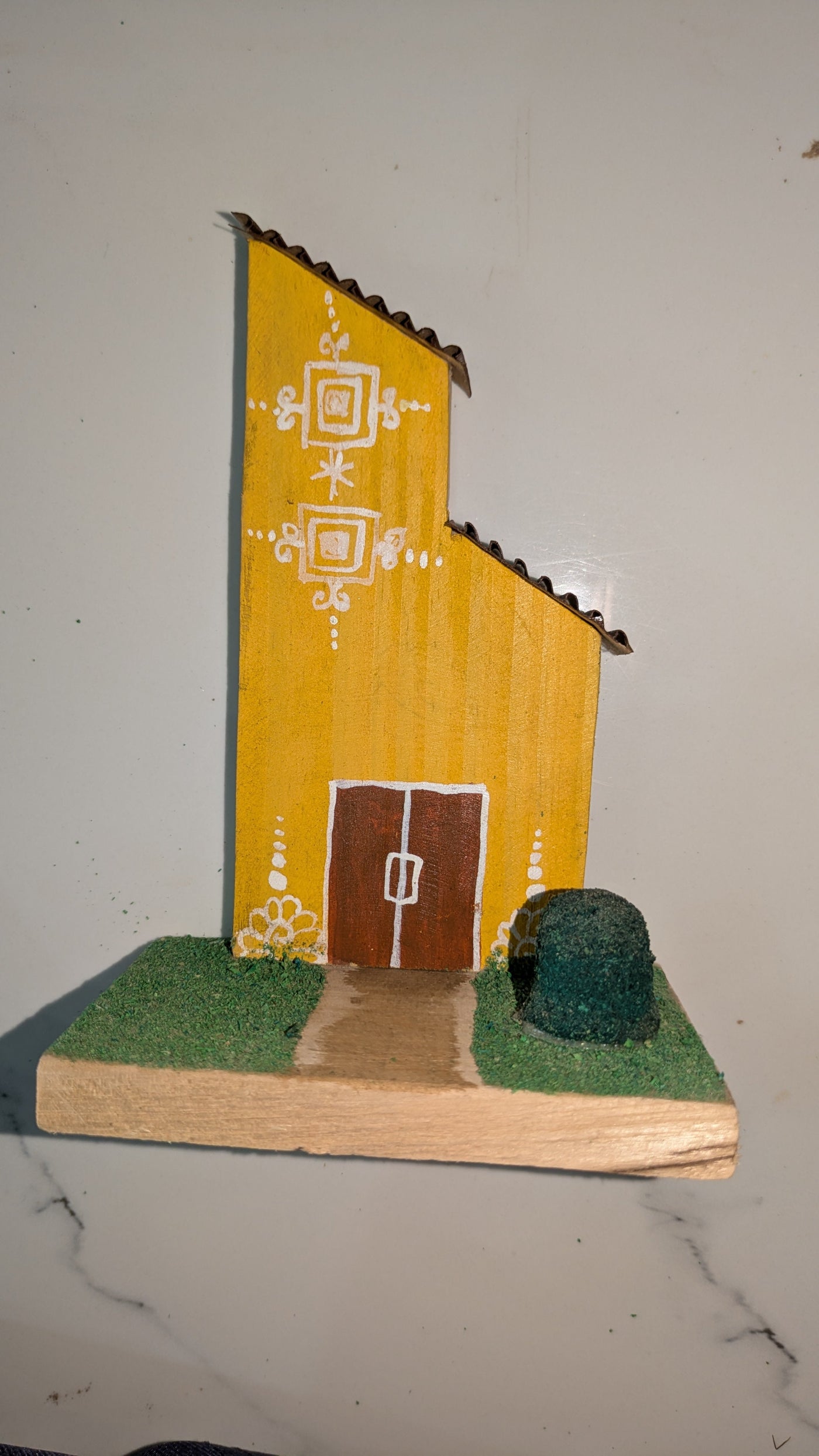 Chinhhari Madai yellow house garden decor