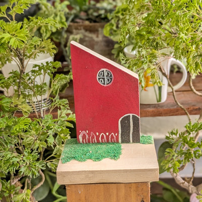 Chinhhari Madai red small house garden decor