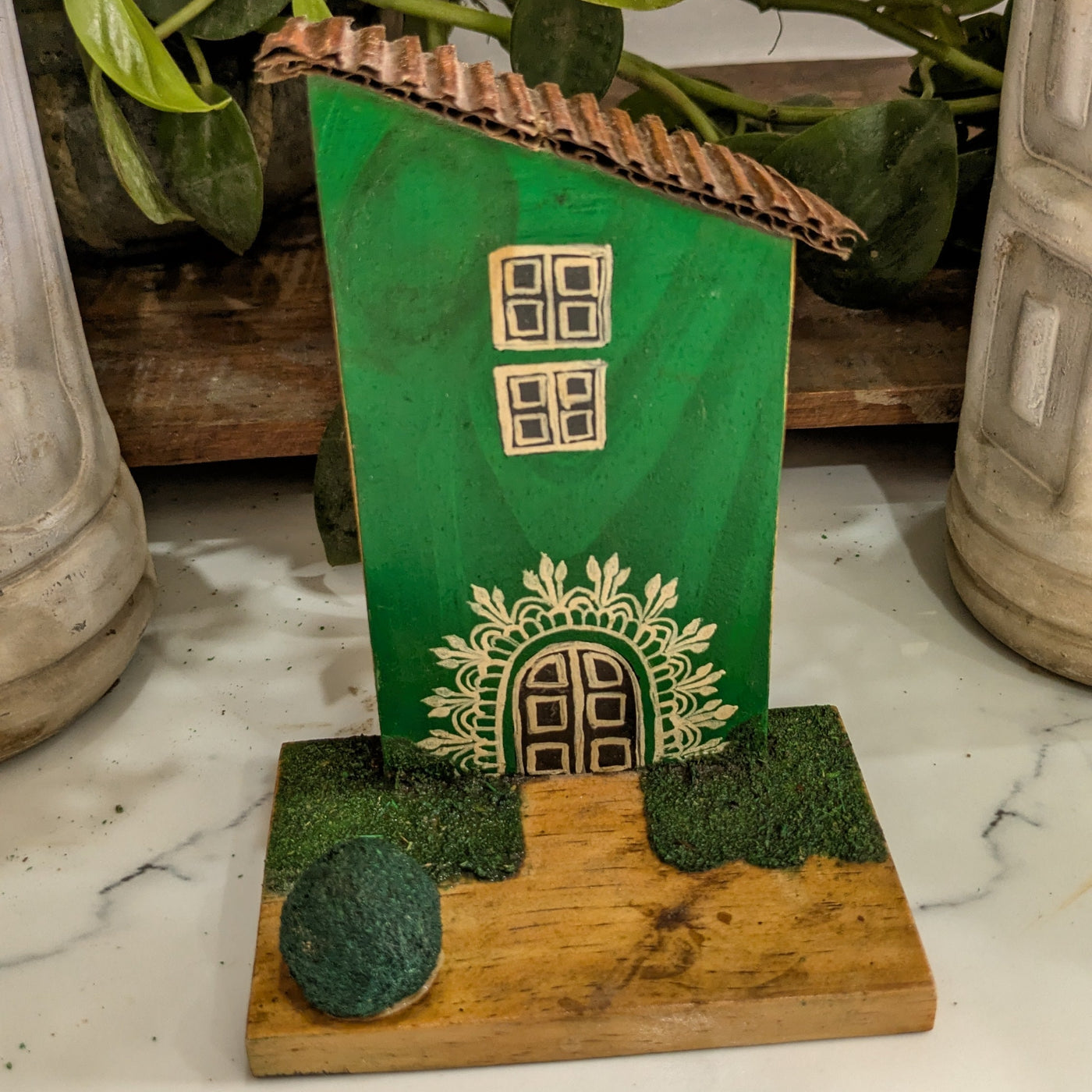 Chinhhari Madai green small house garden decor