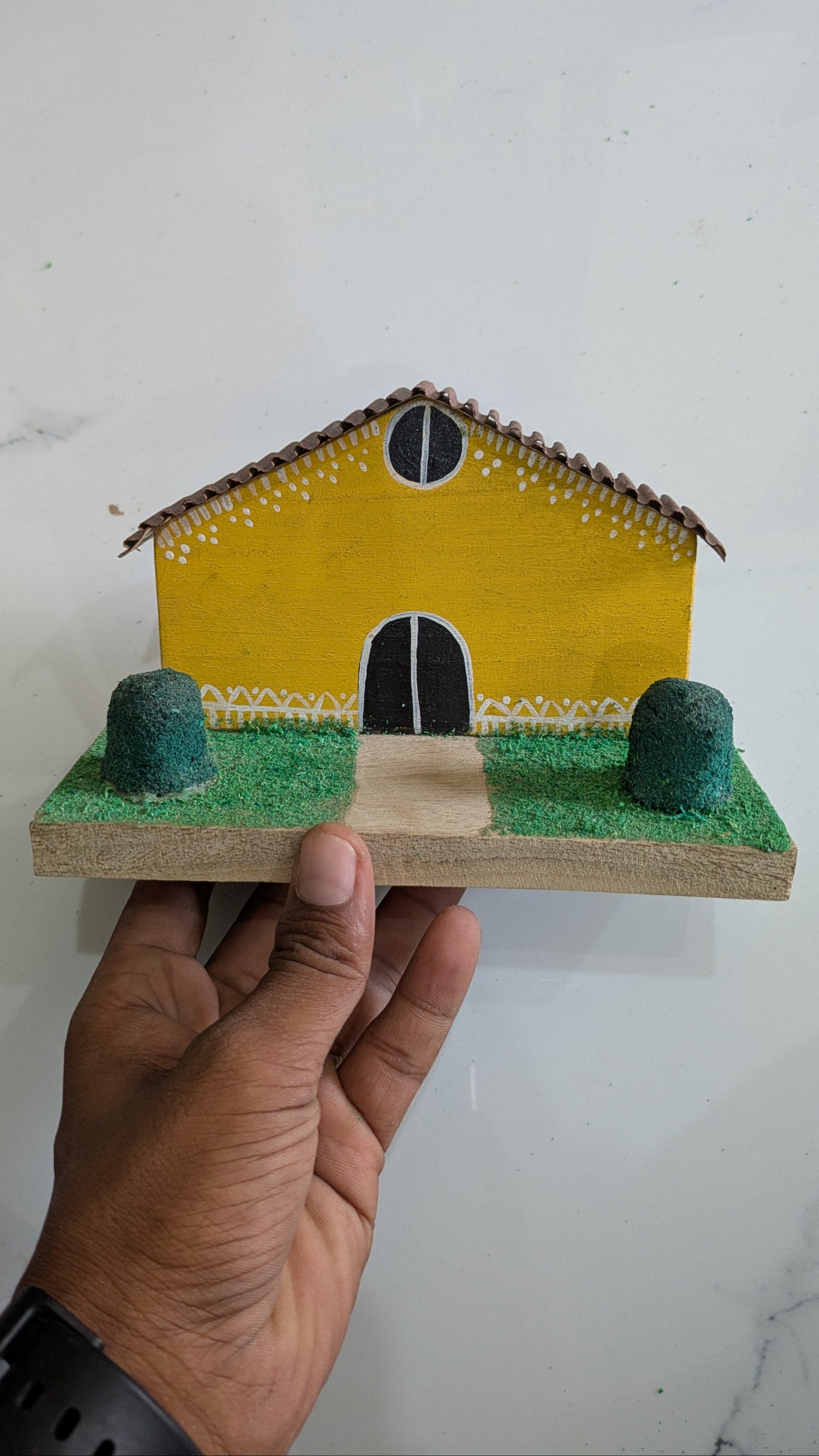 Chinhhari Madai yellow small house garden decor