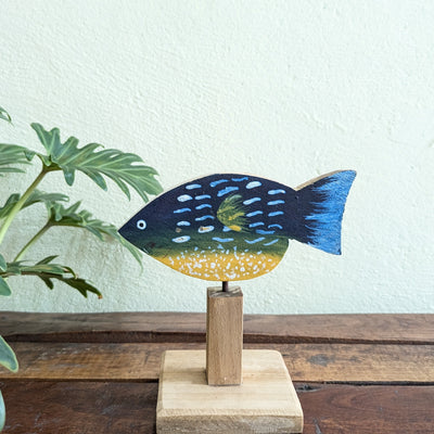 Chinhhari Madai blue and yellow Fish garden decor