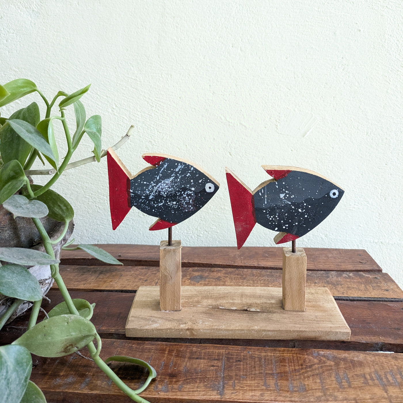 Chinhhari Madai dark blue Fish pair garden decor