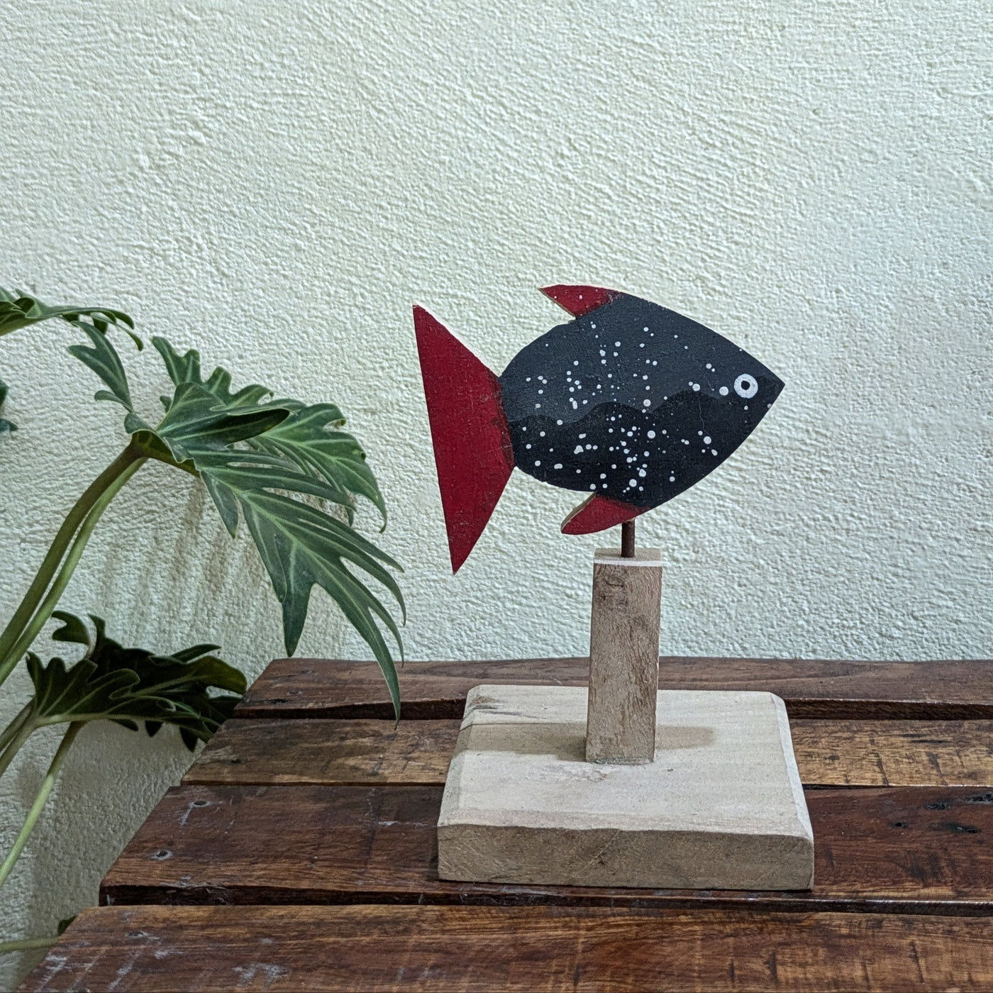 Chinhhari Madai dark blue Fish garden decor