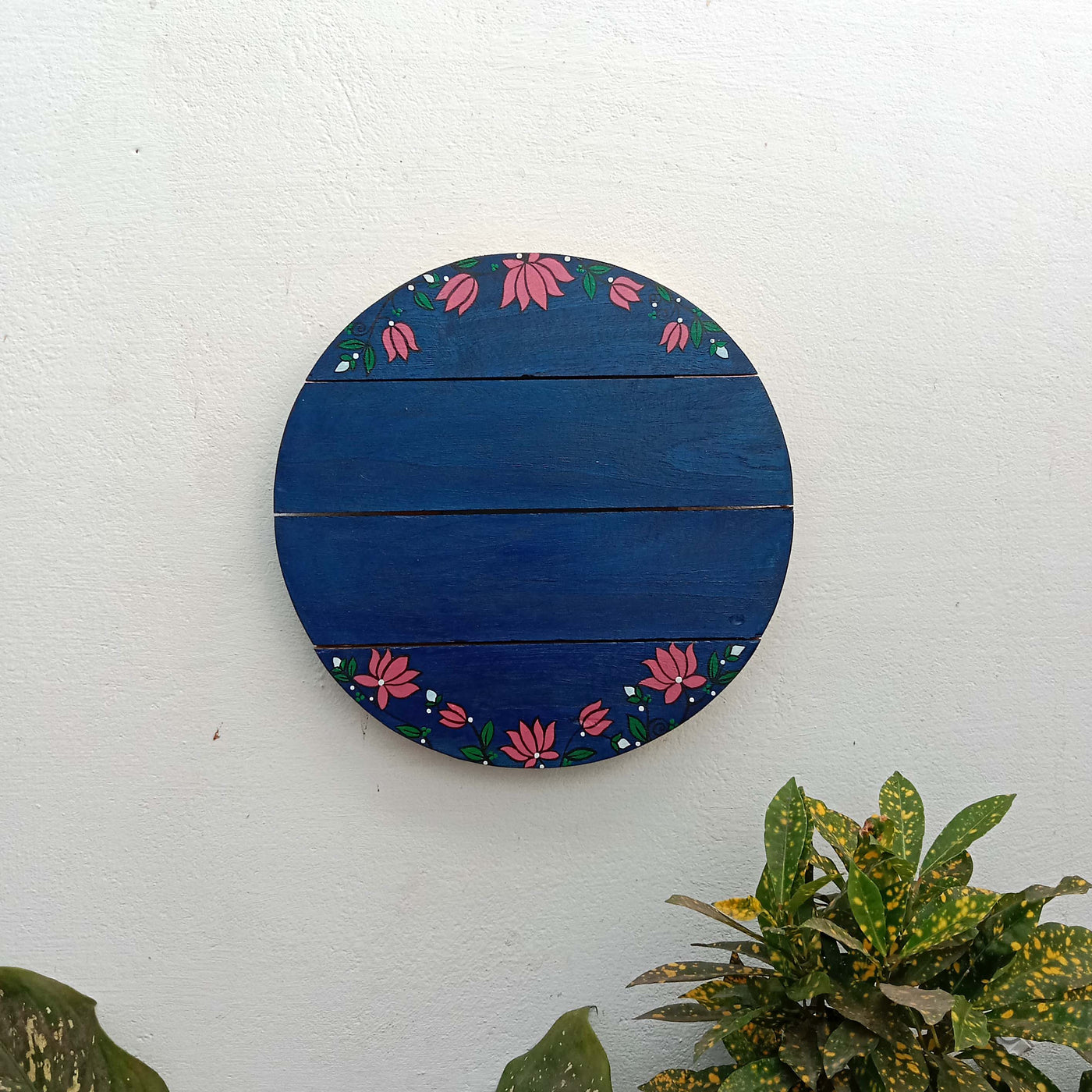 Wooden handpainted round number plate/Name plate